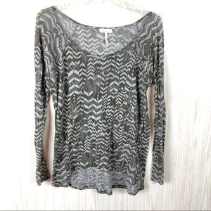 Kirra brand tribal print tee shirt